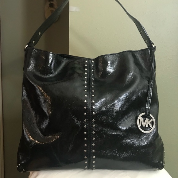 Michael Kors Handbags - ✨FINAL SALE ✨Michael Kors Astor Black Leather